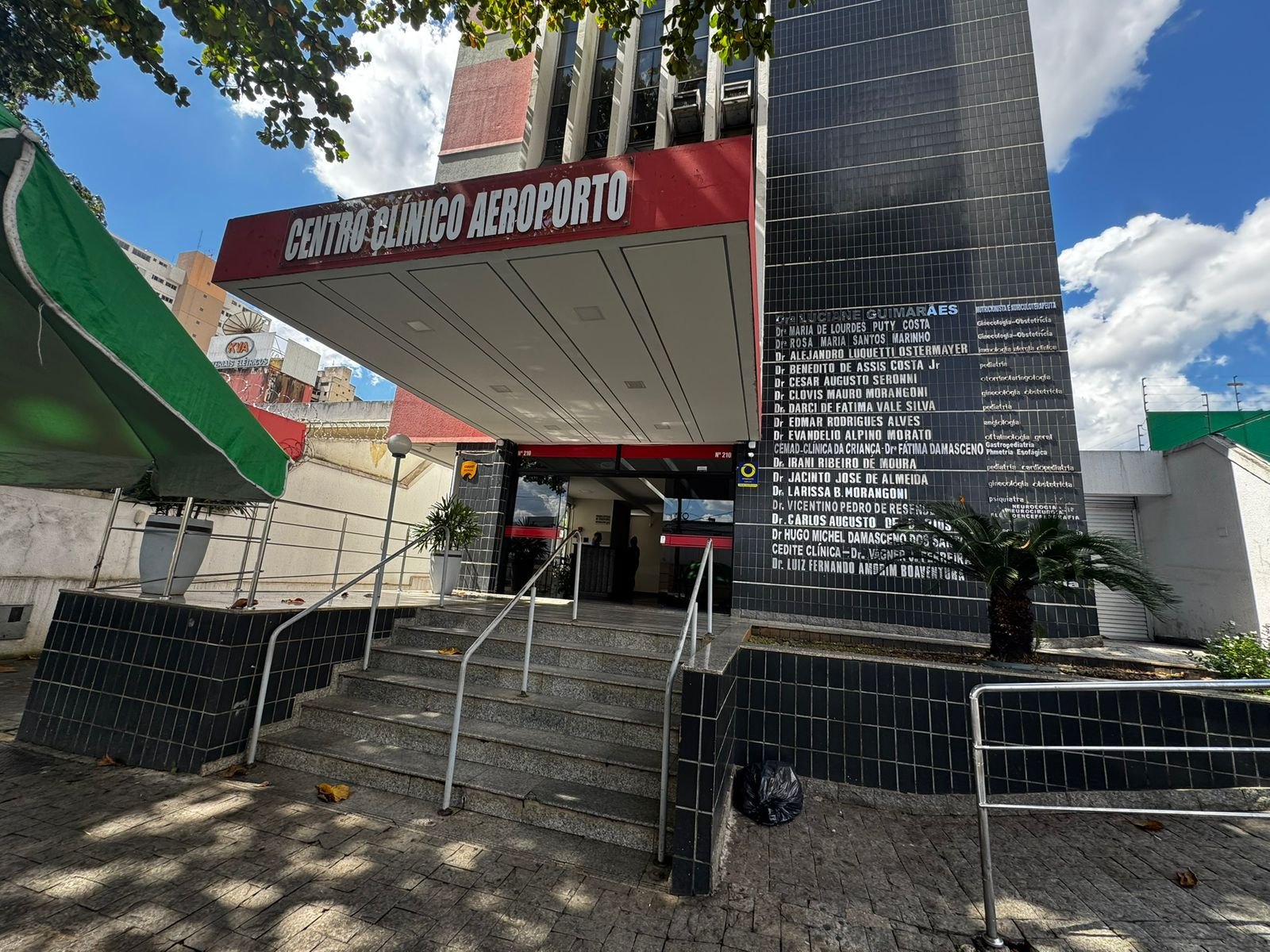 Entrada do Centro Clínico Aeroporto em Goiânia